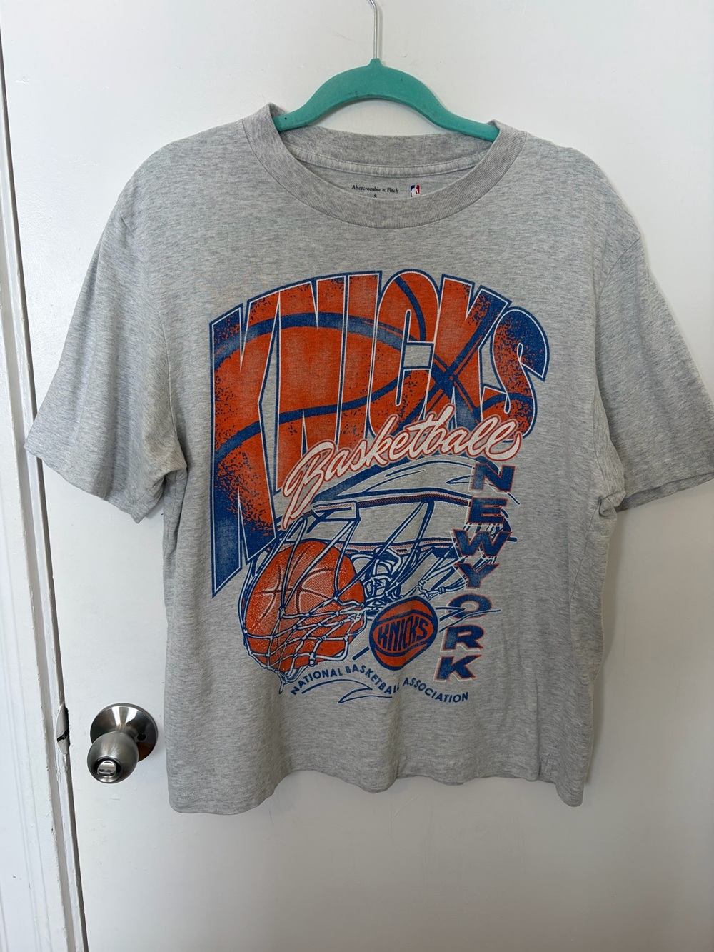 Abercrombie NY Knicks Tee Short Sleeve Vintage-Inspired 100% cotton gray sz S